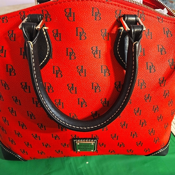 Dooney & Bourke Handbags - Dooney and bourke purse